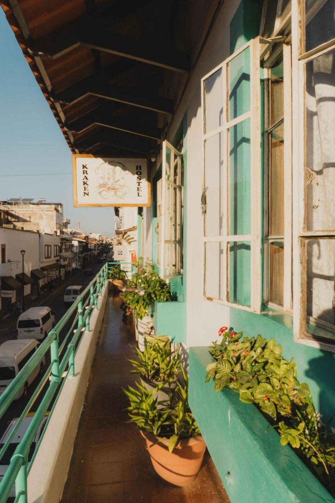 Casa Kraken Hostel Puerto Vallarta Bagian luar foto